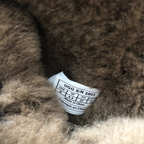 UGG Australia Bailey Button Sheepskin Boot - Picture 8 of 8